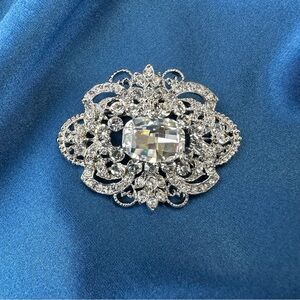Crystal silvertone brooch NEW